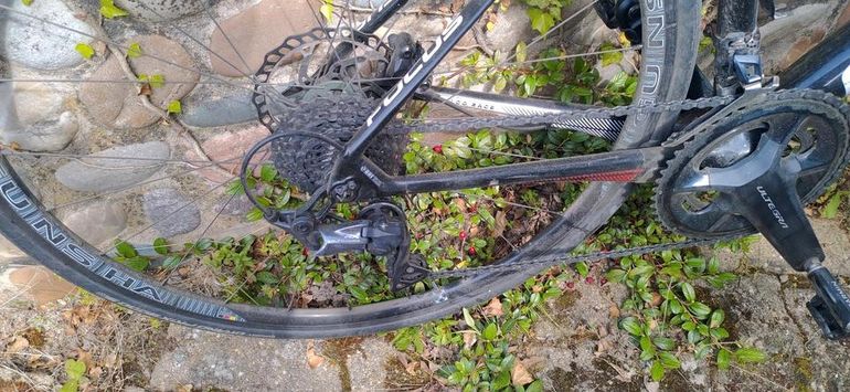 Used Focus Focus Izalco Race Ultegra Disc 2018 2018 Road & Gravel, Black — image 4 of 10