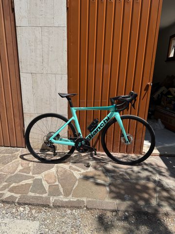 Brugt Bianchi Oltre Race 105 2025 2025 Road & Gravel — billede 1 af 9