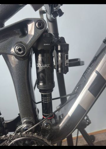 Used Trek Remedy Shimano Deore XT 2024 Mountainbike, Black — image 7 of 9
