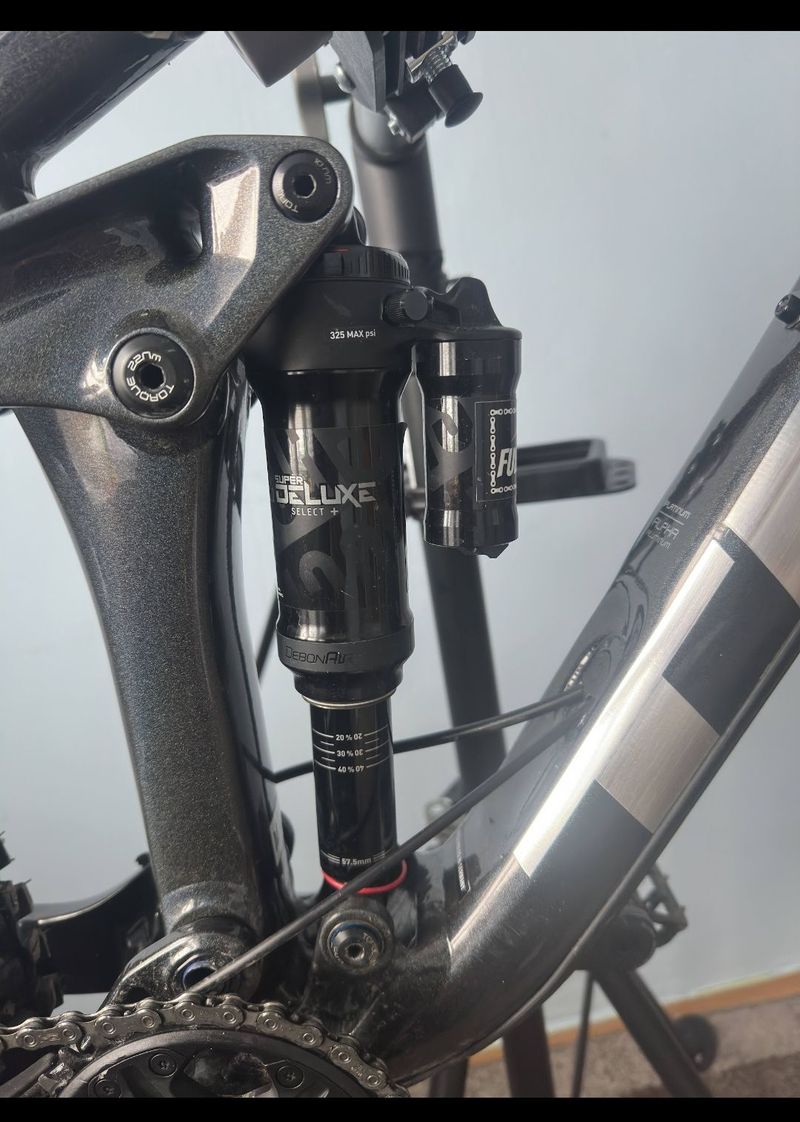 Used Trek Remedy Shimano Deore XT 2024 Mountainbike, Black — image 7 of 9