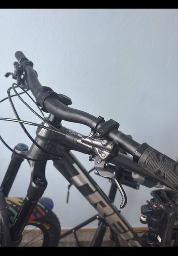Used Trek Remedy Shimano Deore XT 2024 Mountainbike, Black — image 5 of 9