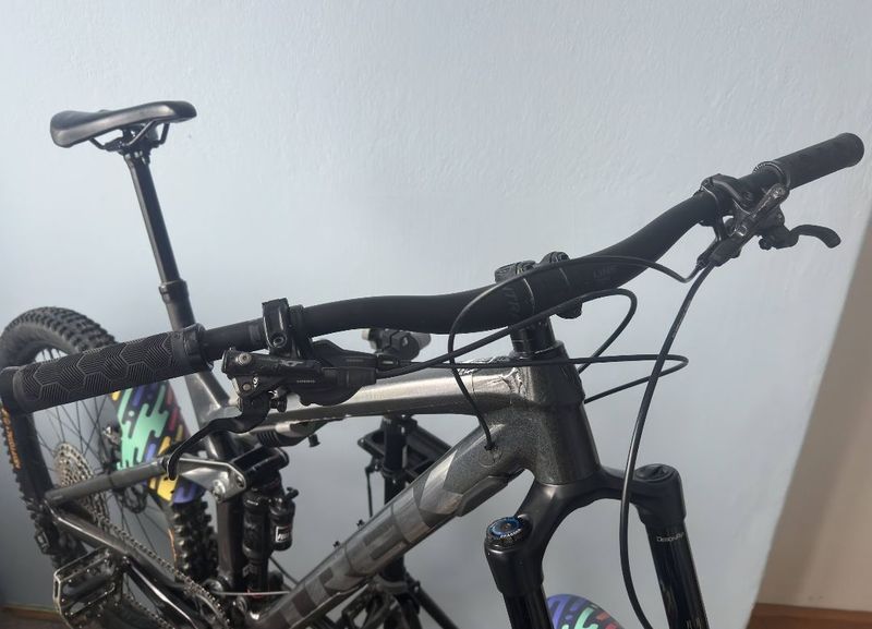 Used Trek Remedy Shimano Deore XT 2024 Mountainbike, Black — image 6 of 9