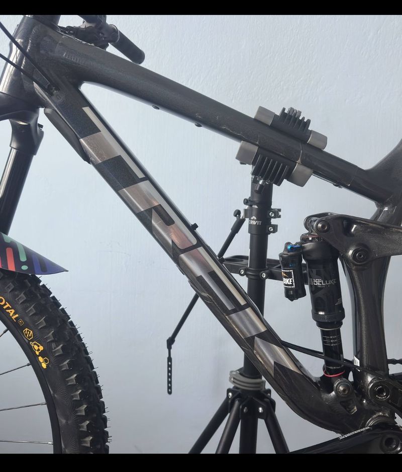 Used Trek Remedy Shimano Deore XT 2024 Mountainbike, Black — image 2 of 9