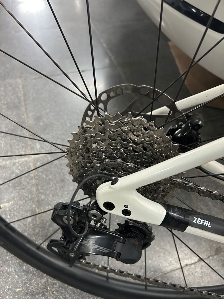 Used Specialized Roubaix SL8 Comp - Shimano 105 Di2 2025 2025 Road & Gravel, White — image 11 of 17