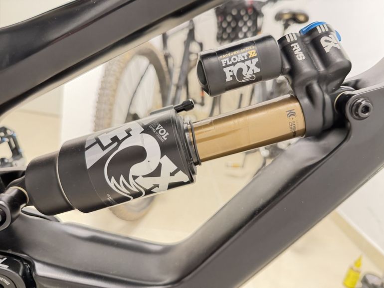 Used YT Industries Capra Pro Race 2021 2021 Mountainbike, Black, 27.5 — image 11 of 13