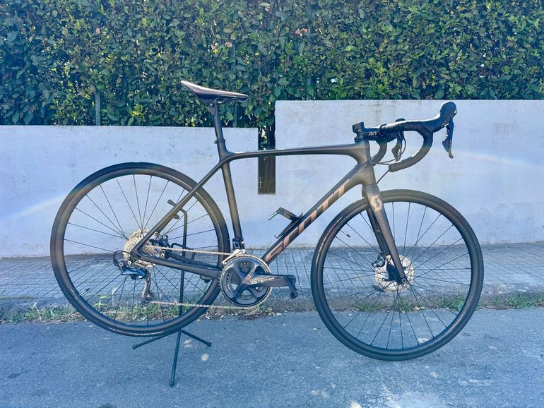 Used Scott Addict 10 disc carbon 2021 2021 Road & Gravel — image 1 of 11