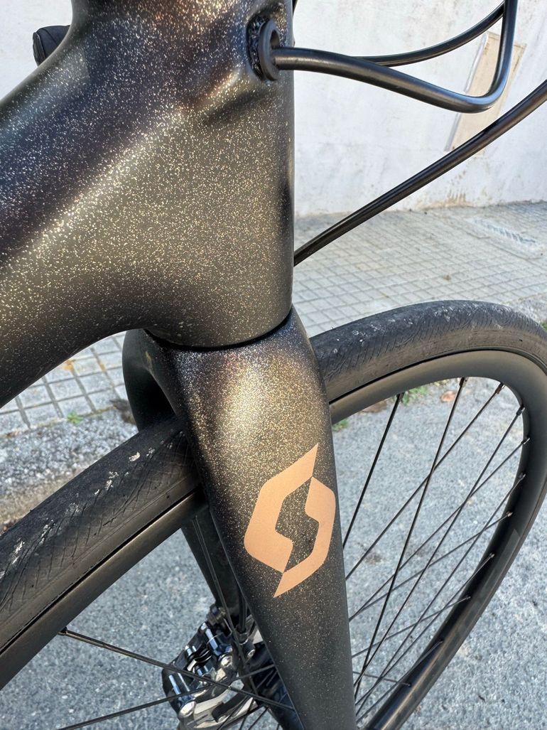 Used Scott Addict 10 disc carbon 2021 2021 Road & Gravel — image 3 of 11