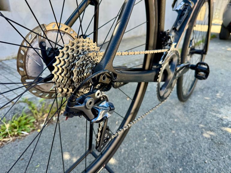 Used Scott Addict 10 disc carbon 2021 2021 Road & Gravel — image 9 of 11
