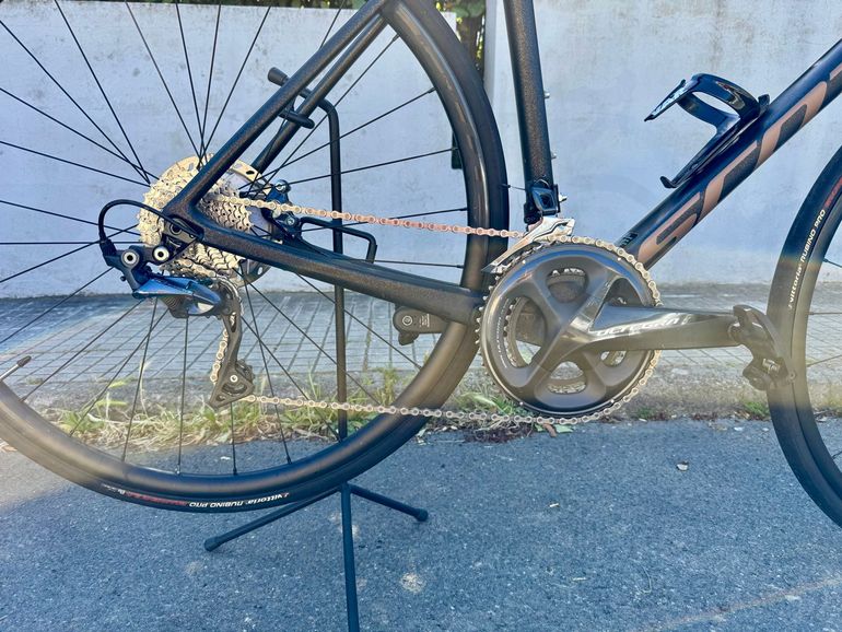 Used Scott Addict 10 disc carbon 2021 2021 Road & Gravel — image 2 of 11