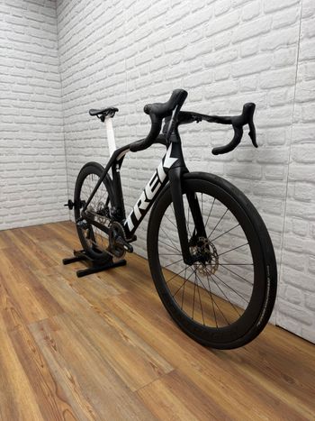 Used Trek Madone SLR 7 eTap 2021 2021 Road & Gravel, Black — image 2 of 6