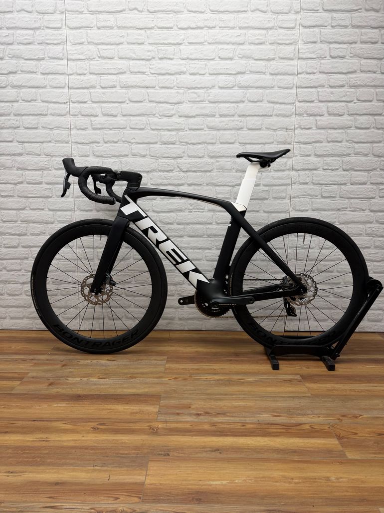 Used Trek Madone SLR 7 eTap 2021 2021 Road & Gravel, Black — image 4 of 6