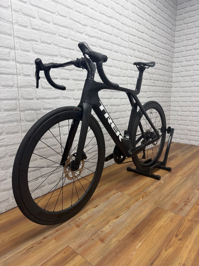 Used Trek Madone SL 6 Gen 7 2024 2024 Road & Gravel, Black — image 5 of 6