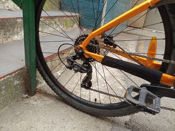 Used Trek Marlin 5 2021 2021 Mountainbike, Orange, 27.5, 29 — image 3 of 12