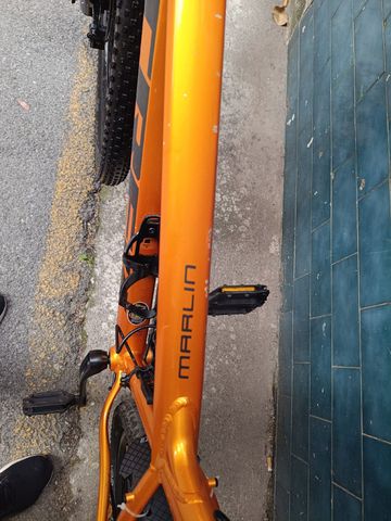 Used Trek Marlin 5 2021 2021 Mountainbike, Orange, 27.5, 29 — image 10 of 12