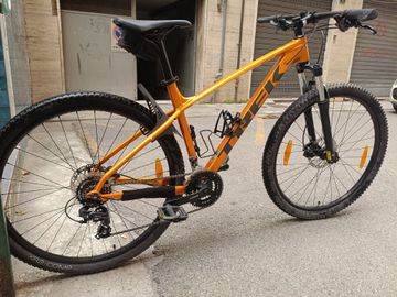 Used Trek Marlin 5 2021 2021 Mountainbike, Orange, 27.5, 29 — image 6 of 12