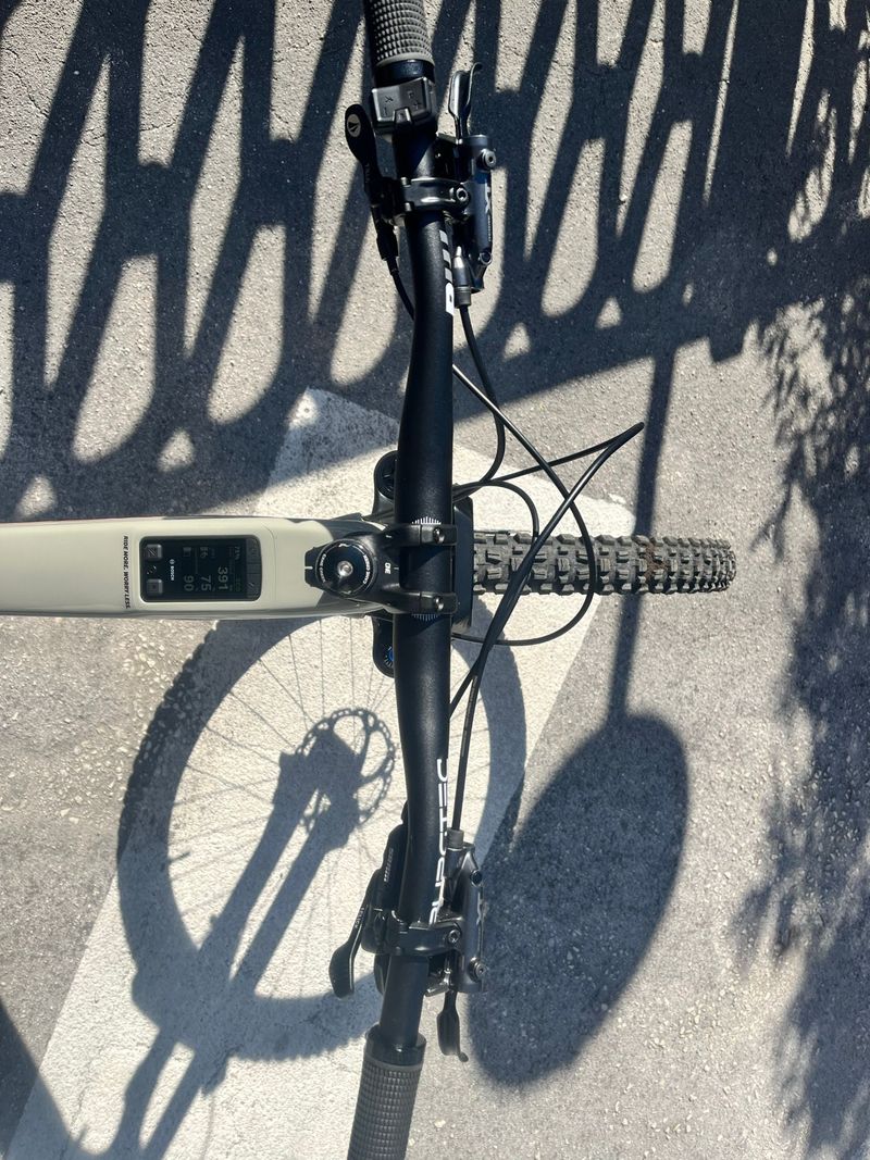 Used Santa Cruz Vala 70 2026 2026 Mountainbike, Light Gray, 29, 27.5 — image 7 of 9