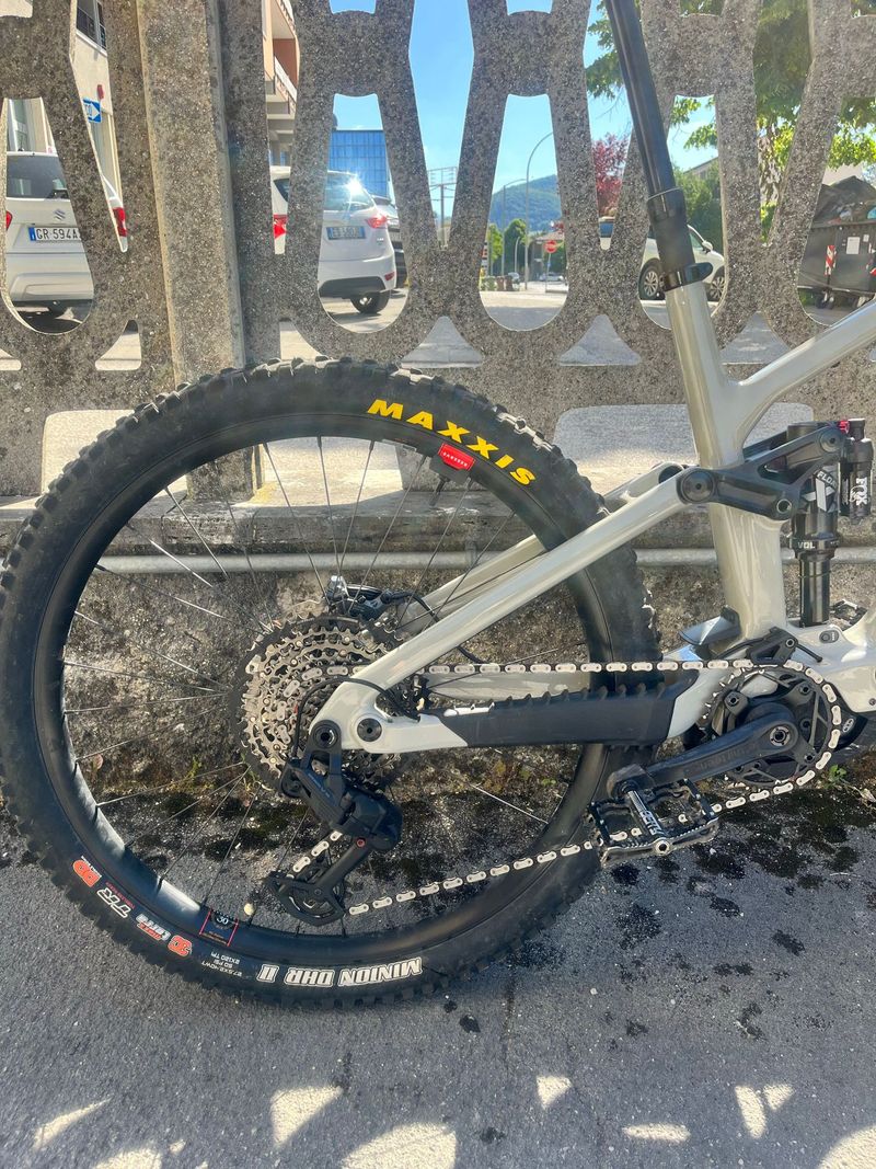 Used Santa Cruz Vala 70 2026 2026 Mountainbike, Light Gray, 29, 27.5 — image 5 of 9
