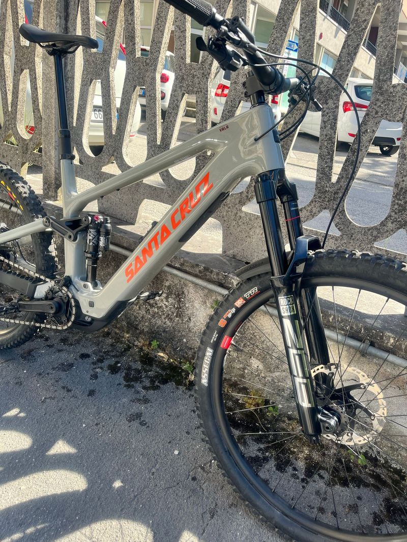 Used Santa Cruz Vala 70 2026 2026 Mountainbike, Light Gray, 29, 27.5 — image 2 of 9