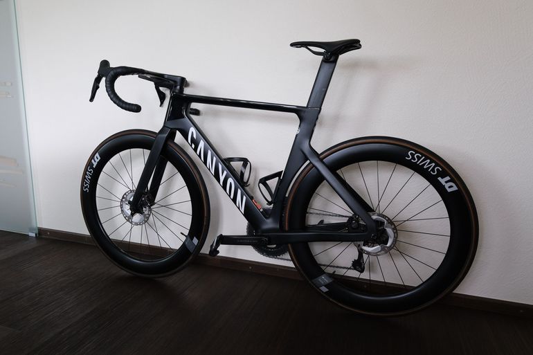 Used Canyon Aeroad CF SLX 8 Disc Di2 2023 2023 Road & Gravel, Black — image 2 of 27