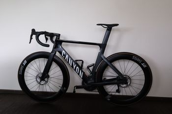 Used Canyon Aeroad CF SLX 8 Disc Di2 2023 2023 Road & Gravel, Black — image 4 of 27