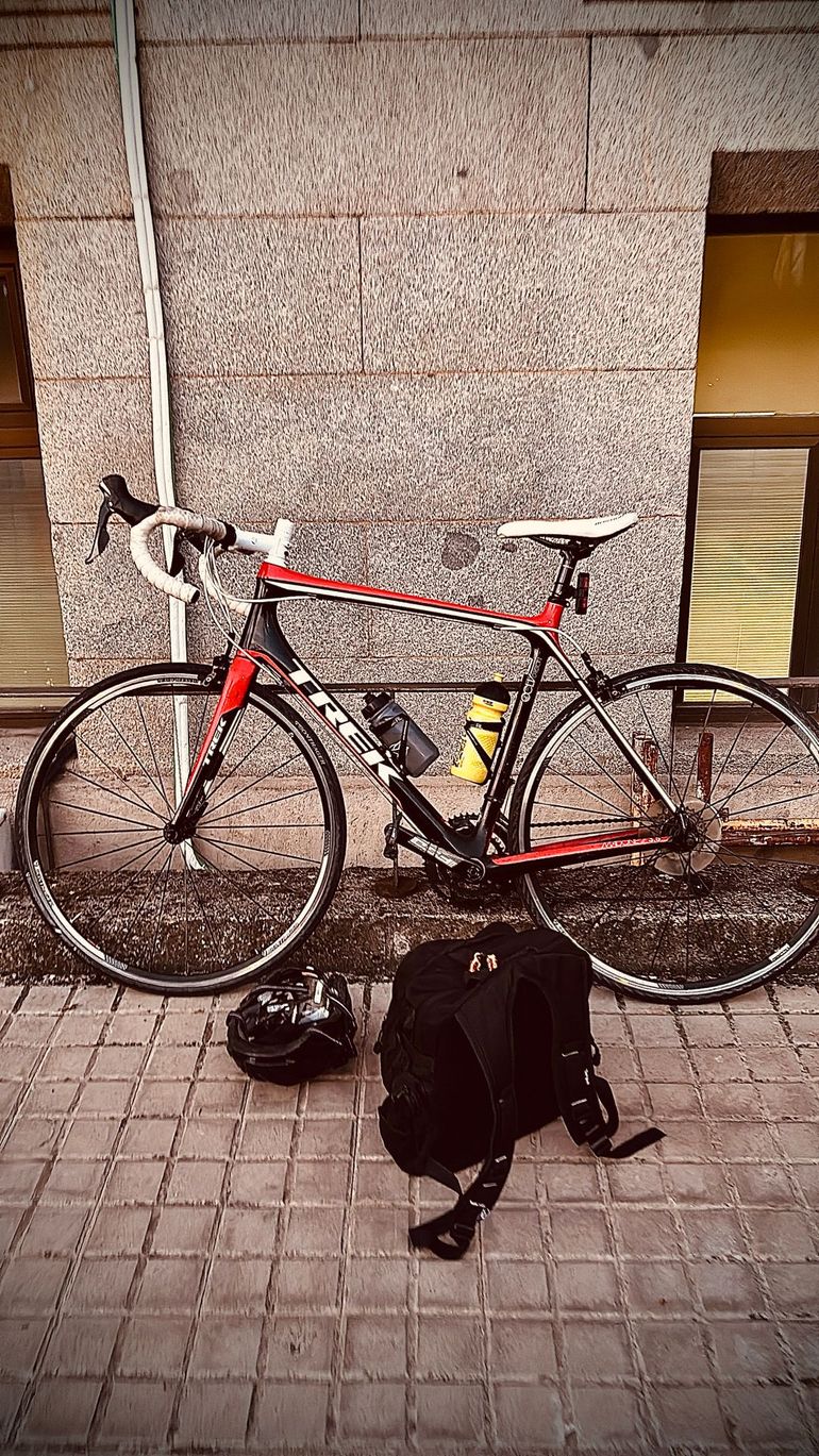 Used Trek Madone Shimano Ultegra 2014 Road & Gravel, Schwarz — image 2 of 7