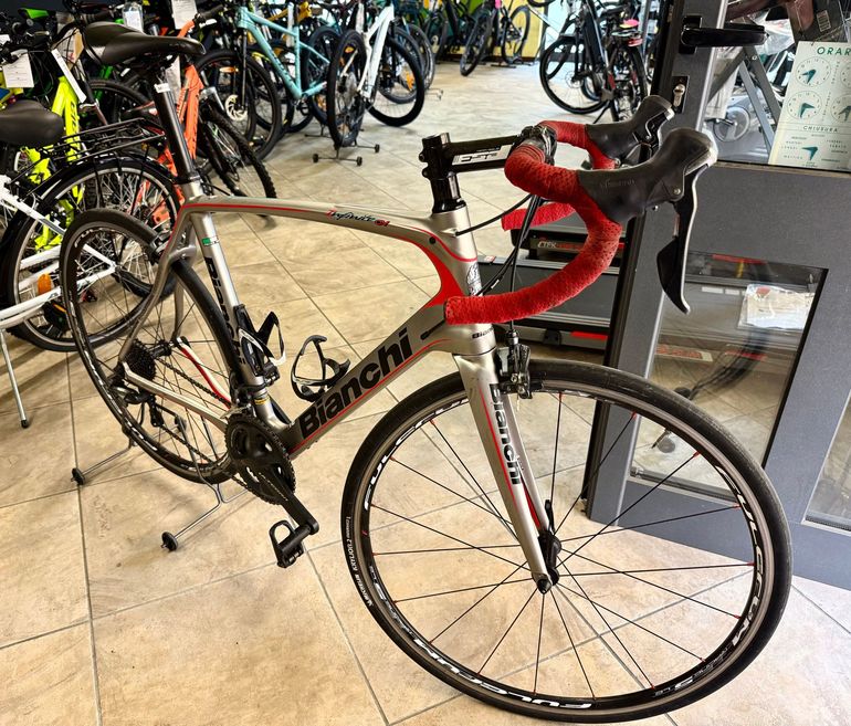 Used Bianchi Infinito CV Ultegra 2017 2017 Road & Gravel, Light Gray — image 6 of 7