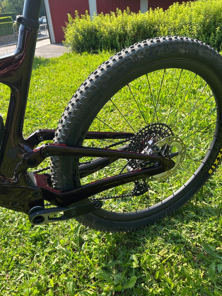 Used Scott Spark 900 TR 2025 2025 Mountainbike, Red, 29 — image 6 of 10