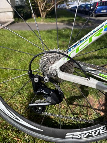 Used Giant Tcr Shimano 105 2015 Road & Gravel, White — image 2 of 5