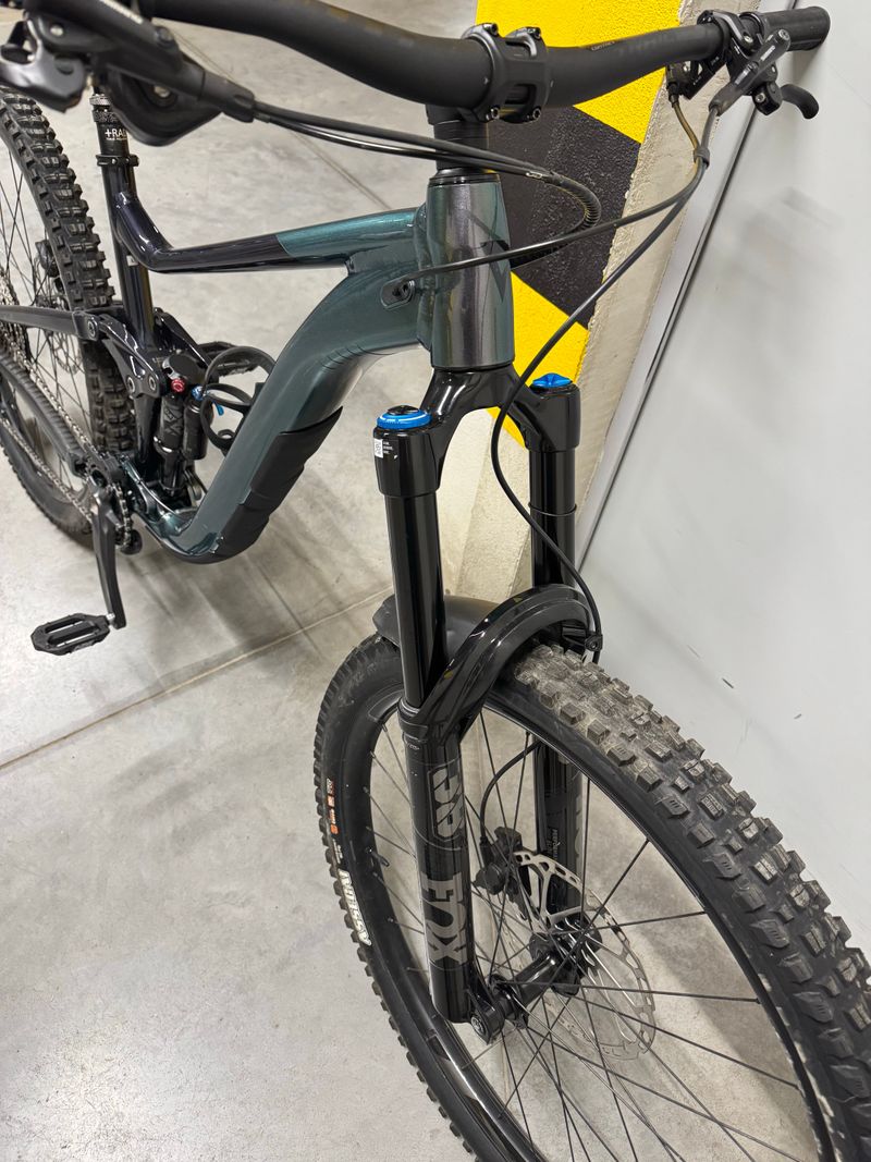 Used Giant Reign 1 2023 2023 Mountainbike, Blue, 29 — image 6 of 10