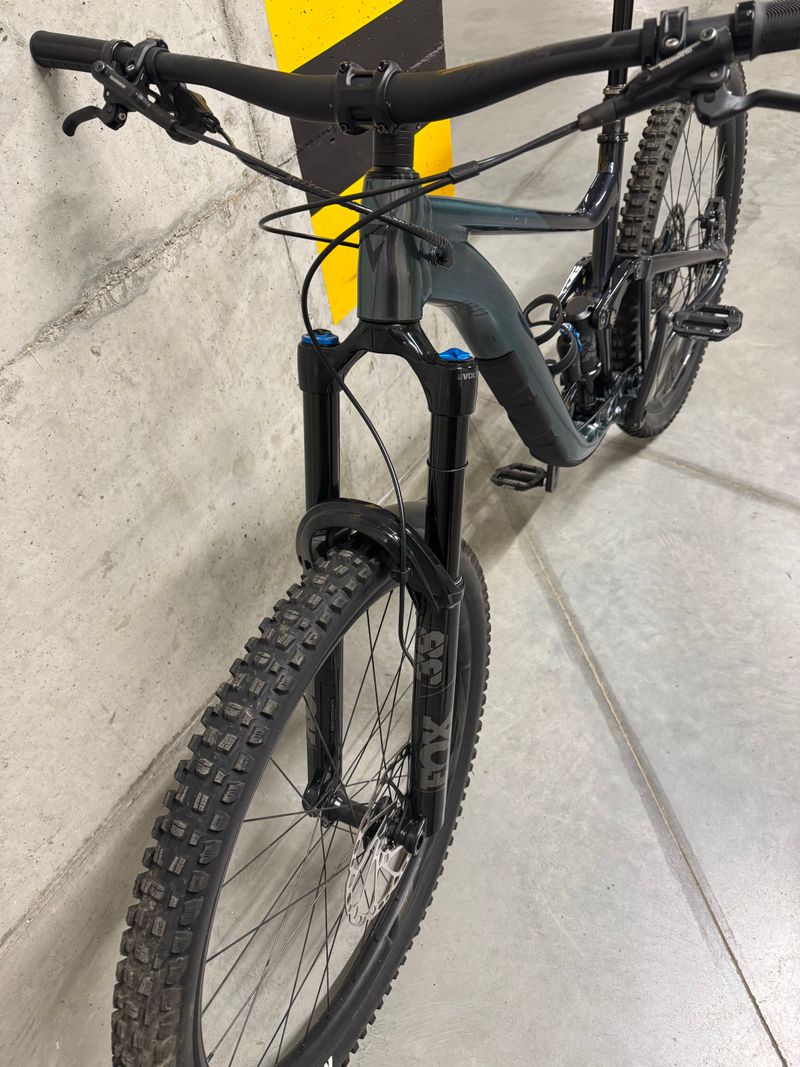 Used Giant Reign 1 2023 2023 Mountainbike, Blue, 29 — image 7 of 10