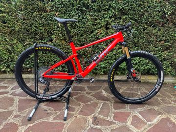 Used BMC Fourstroke SRAM XX1 Eagle AXS 2021 Mountainbike, Red — image 1 of 10