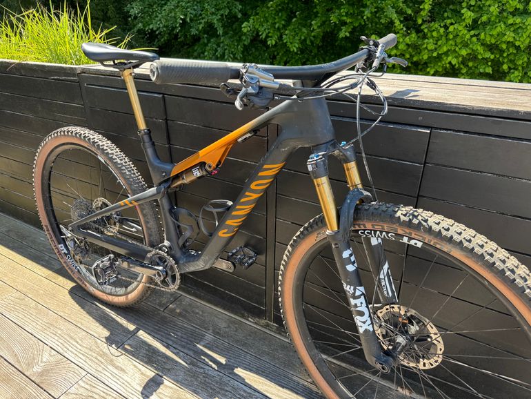 Used Canyon Lux Trail CFR 2025 2025 Mountainbike, Black, 29 — image 3 of 4