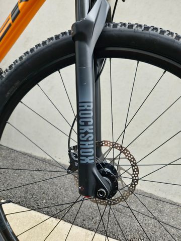 Used Trek X-Caliber 9 2022 2022 Mountainbike, Orange, 27.5, 29 — image 6 of 8