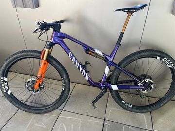 Tweedehands Canyon Lux World Cup CFR Team 2024 2024 MTB