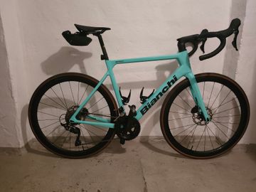Tweedehands Bianchi Sprint 105 2024 2024 Road & Gravel — afbeelding 1 van 16