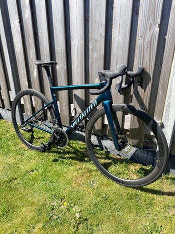 Specialized, Tarmac SL8 Expert - SRAM Rival eTAP AXS 2025