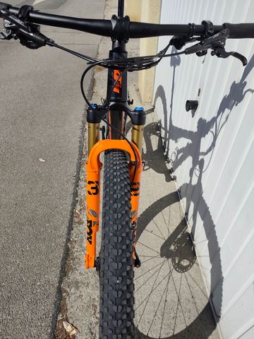 Tweedehands KTM Scarp Shimano Deore XT 2024 Mountainbike — afbeelding 3 van 4