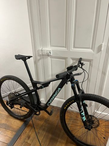 Orbea OIZ H30 2023 2023 Mountainbike usato, Nero — immagine 1 di 8