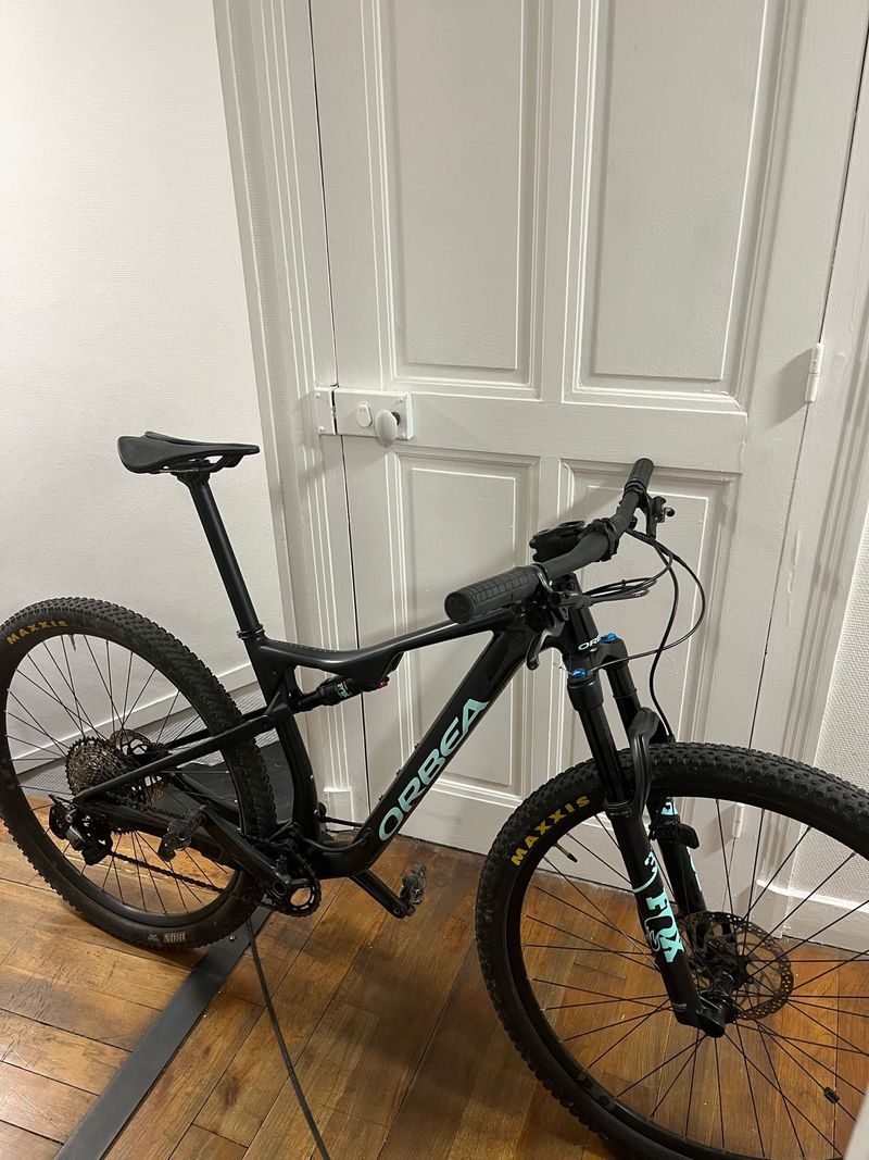 Orbea OIZ H30 2023 2023 Mountainbike usato, Nero — immagine 1 di 8