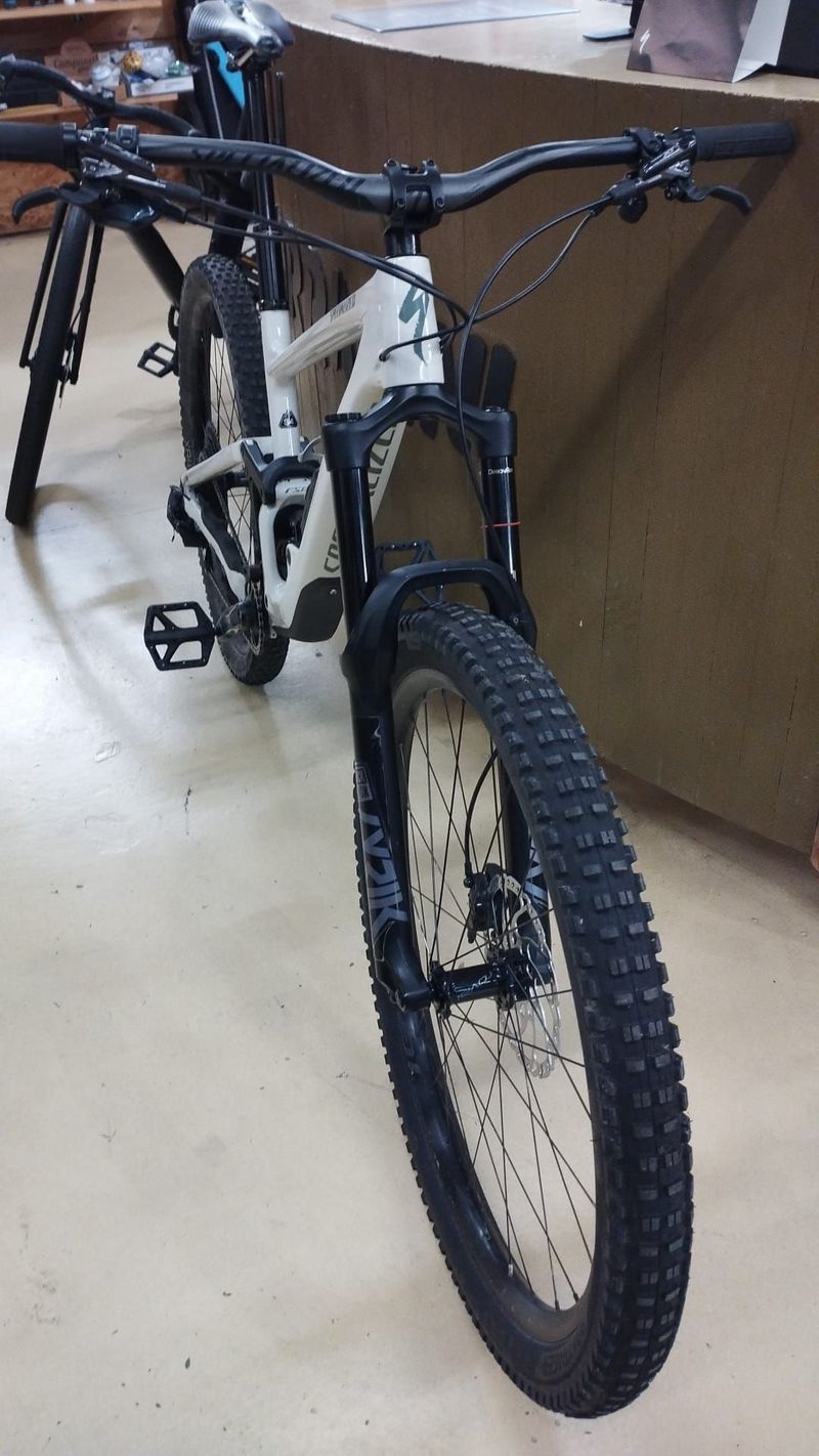 Używany Specialized Enduro Elite 2020 2020 Mountainbike — zdjęcie 3 z 5
