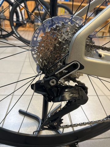 Used Merida REACTO 6000 Di2 2023 2023 Road & Gravel, Light Gray — image 3 of 4