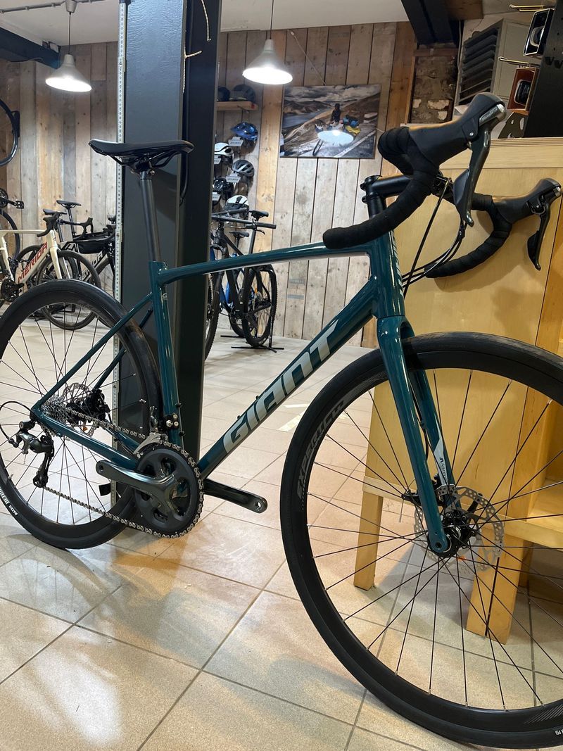 Używany Giant Contend AR 2 2022 2022 Road & Gravel