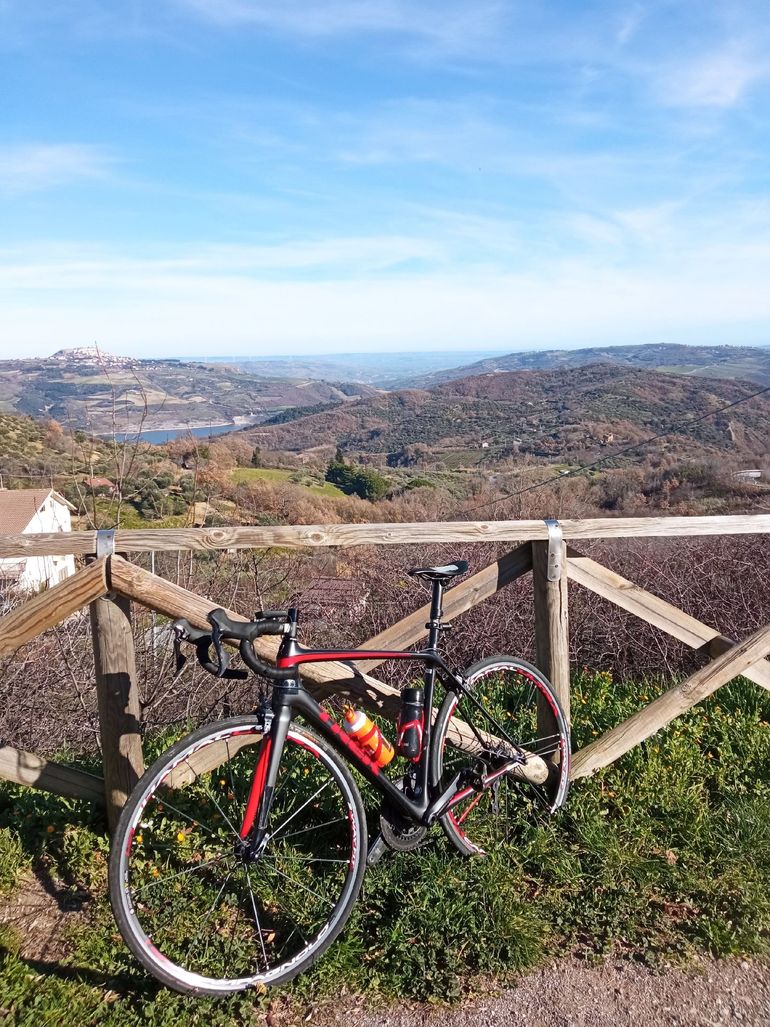Used Trek Émonda SL 6 Pro 2017 2017 Road & Gravel, Black — image 1 of 6