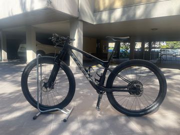 Tweedehands Trek Supercaliber 9.8 XT 2023 2023 Mountainbike — afbeelding 1 van 11