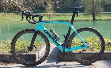 Gebrauchtes Bianchi Oltre XR4 - Dura Ace Di2 2022 2022 Road & Gravel