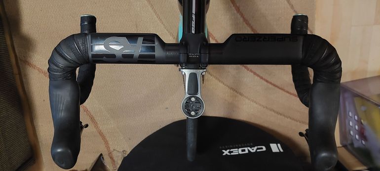 Used Bianchi Oltre XR4 - Dura Ace Di2 2022 2022 Road & Gravel, Green — image 8 of 11