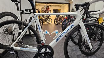 Used scoperta SR8.1 Disc Ultegra 2024 Road & Gravel, Weiß — image 2 of 19