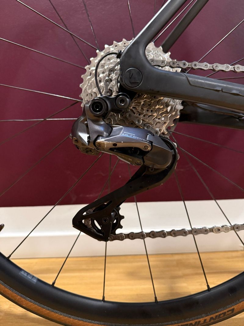 Canyon Endurace CF 8 Di2 2024 2024 Road & Gravel usato, Nero — immagine 5 di 14
