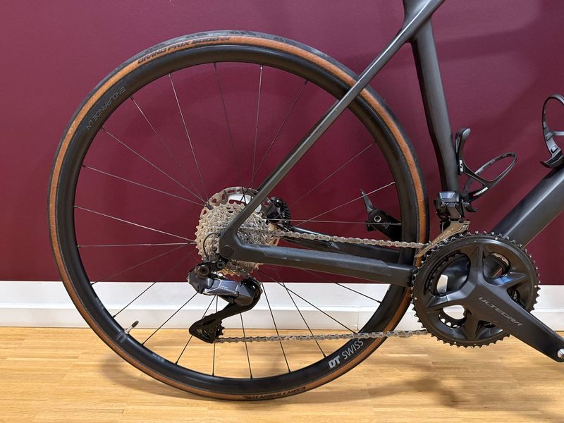 Canyon Endurace CF 8 Di2 2024 2024 Road & Gravel usato, Nero — immagine 3 di 14