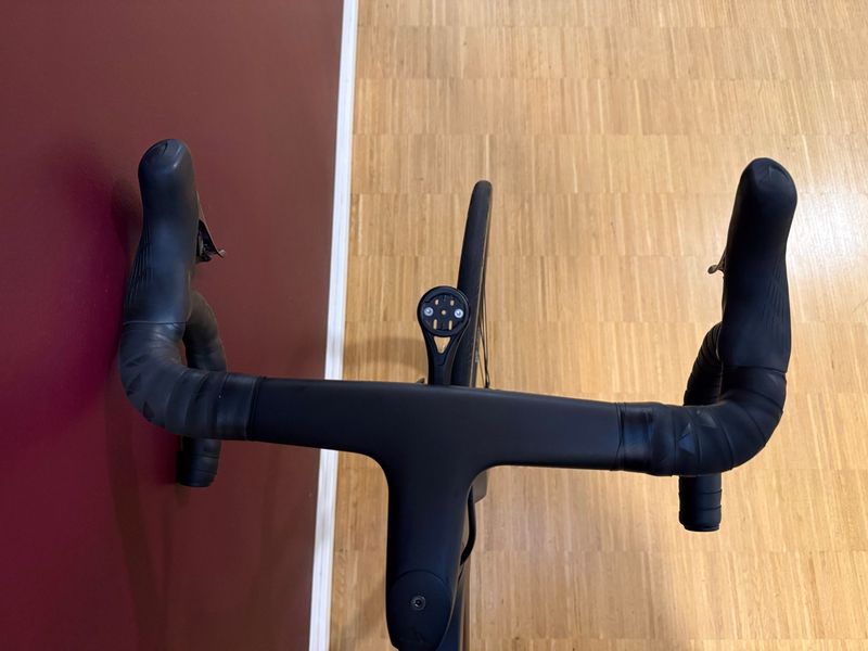 Canyon Endurace CF 8 Di2 2024 2024 Road & Gravel usato, Nero — immagine 10 di 14